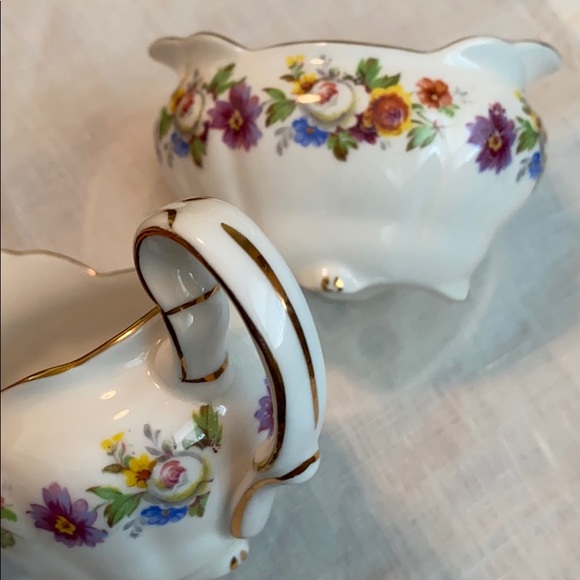 Gorgeous delicate creamer and sugar bone China set - Picture 7 of 7